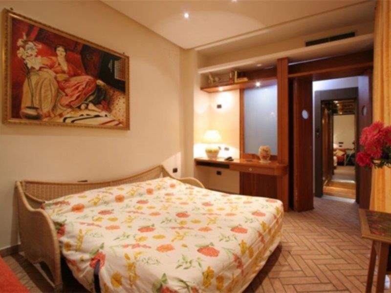 Hotel Suite Ares Napoli Rom bilde